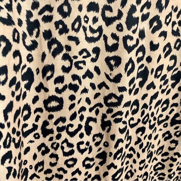 Women's Long-Sleeve Leopard Print Lightweight Top - Picture 4 of 4
